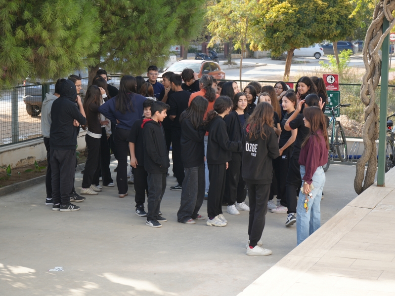 🚨 Güvenliğimiz Her Şeyden Önemli: Anadolu Lisesinde Deprem Tatbikatımızı Başarıyla Tamamladık! dsc02908 799x600