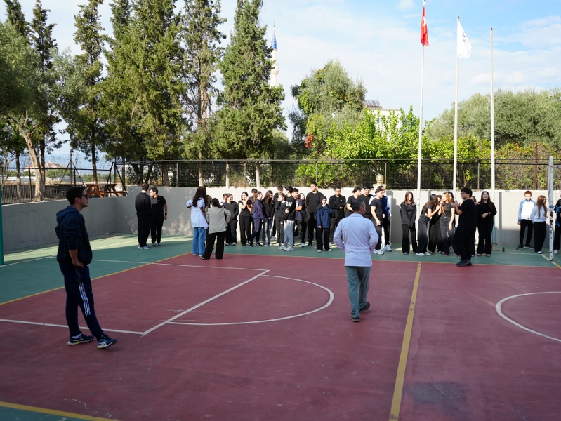 🚨 Güvenliğimiz Her Şeyden Önemli: Anadolu Lisesinde Deprem Tatbikatımızı Başarıyla Tamamladık! dsc02937 799x600